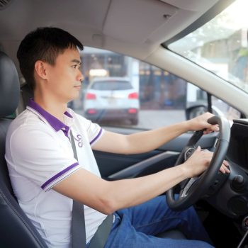 Dịch vụ lái xe hộ người say: ‘Anh là ai? Sao lái xe tôi?’